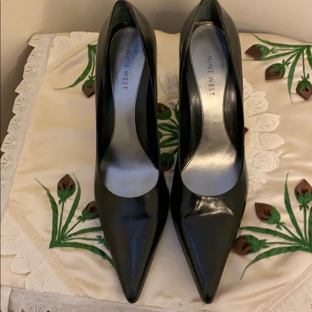 Pumps - Picture 3 of 4